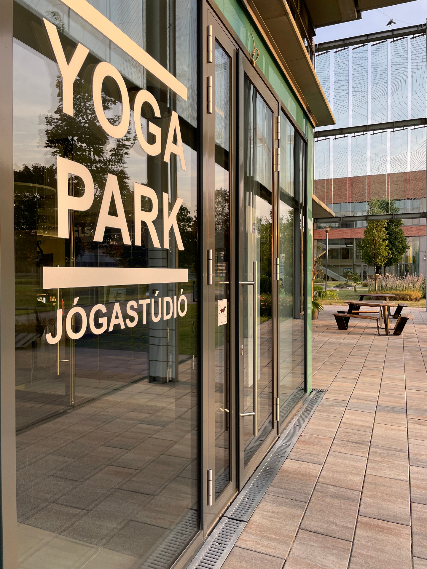 Yoga Park bejárat